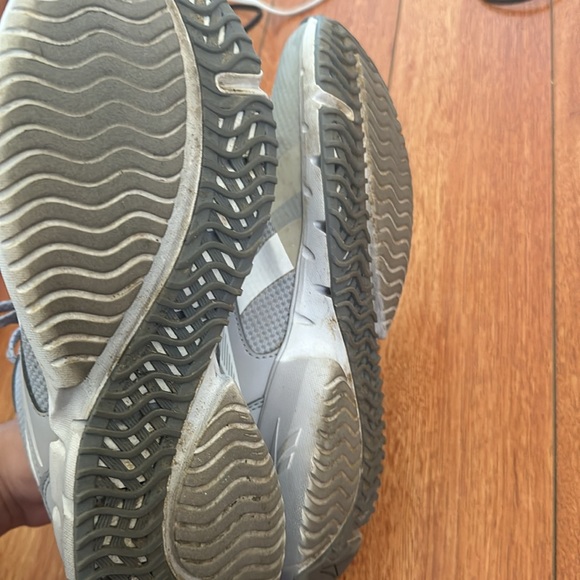 Gray Reebok sneakers - Picture 5 of 6